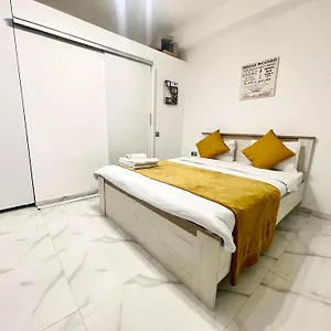 White 2 Bucureşti